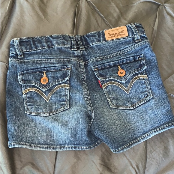 Levi’s girls denim shorty shorts! - Picture 5 of 5